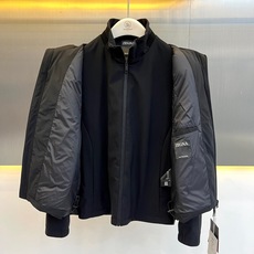 Zegna杰尼亚【鹅绒、一衣多穿】杰尼亚三合一鹅绒羽绒服马甲外套 连帽鹅绒马甲+立领内胆三合一设计。微阔剪裁优化头肩比, Zegna杰尼亚【鹅绒、一衣多穿】杰尼亚三合一鹅绒羽绒服马甲外套 连帽鹅绒马甲+立领内胆三合一设计。微阔剪裁优化头肩比,