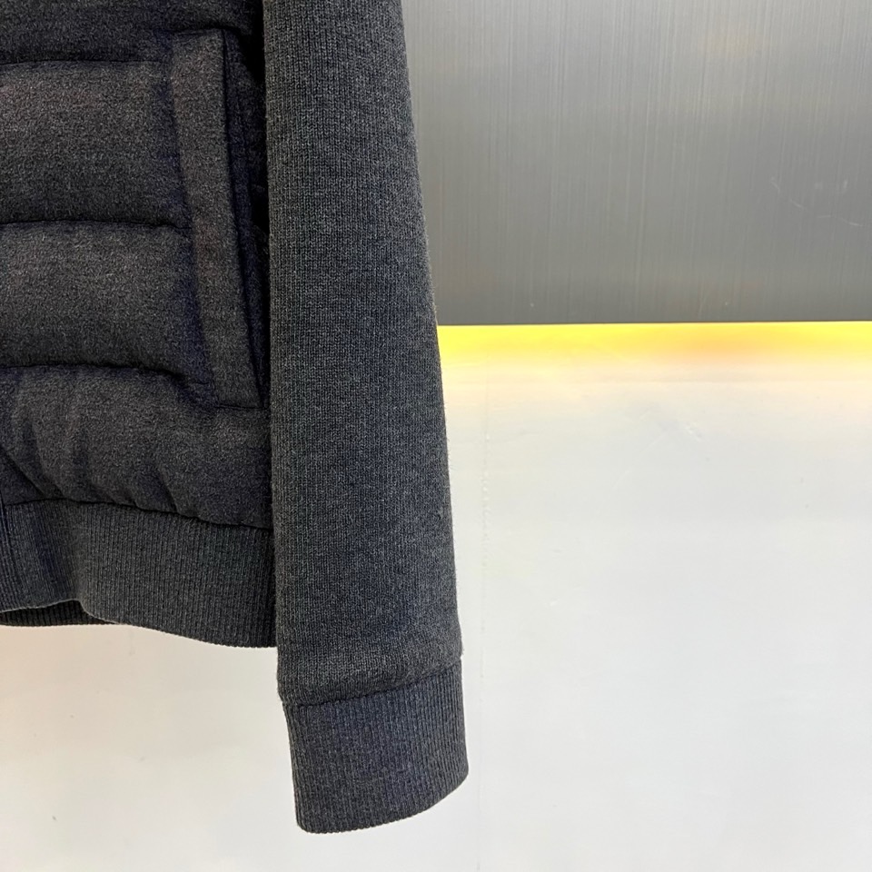 Loro Piana诺悠翩雅、【鹅绒】Loro Piana风羊绒鹅绒羽绒服连帽夹克 秋冬“隐形战袍”来了，上身即显贵！ 