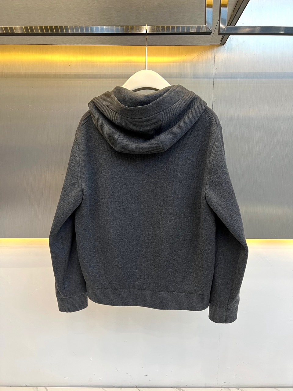 Loro Piana诺悠翩雅、【鹅绒】Loro Piana风羊绒鹅绒羽绒服连帽夹克 秋冬“隐形战袍”来了，上身即显贵！ 
