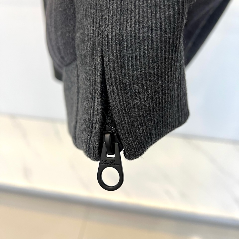 Loro Piana诺悠翩雅、【鹅绒】Loro Piana风羊绒鹅绒羽绒服连帽夹克 秋冬“隐形战袍”来了，上身即显贵！ 