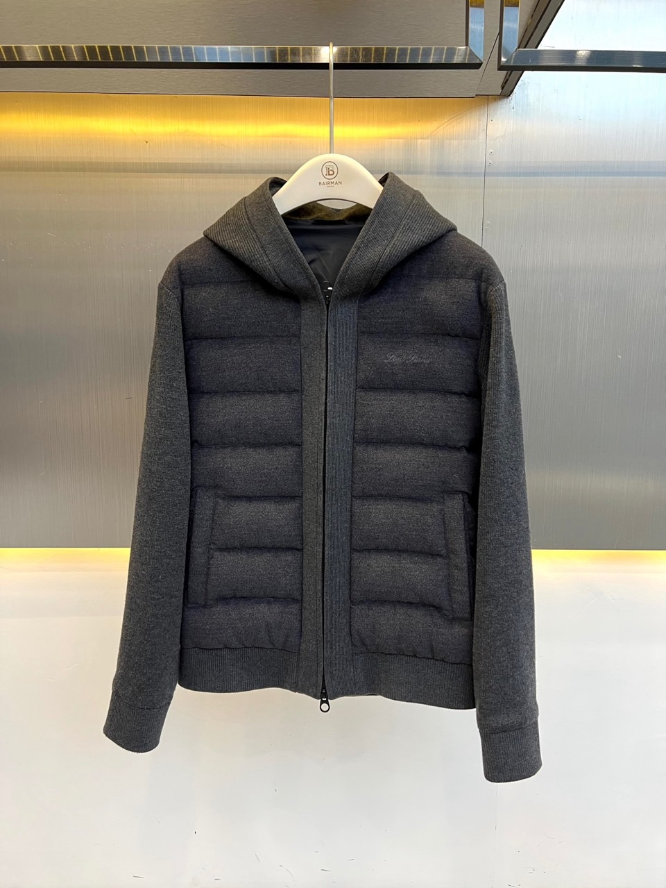 Loro Piana诺悠翩雅、【鹅绒】Loro Piana风羊绒鹅绒羽绒服连帽夹克 秋冬“隐形战袍”来了，上身即显贵！ 