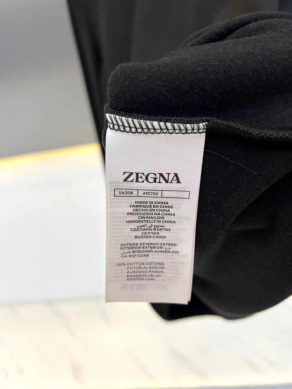Zegna杰尼亚、2026秋冬新品极简圆领卫衣。 秋冬衣橱的“常青藤”底牌，这件真的谁穿谁高级！ 版型挺括超显肩宽，微胖