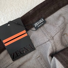 Zegna杰尼亚、2026秋冬新品复古丹宁休闲牛仔裤。 早秋刚需!这条牛仔裤直接封神。 复古丹宁直筒版型,自带高级质感。 Zegna杰尼亚、2026秋冬新品复古丹宁休闲牛仔裤。 早秋刚需!这条牛仔裤直接封神。 复古丹宁直筒版型,自带高级质感。