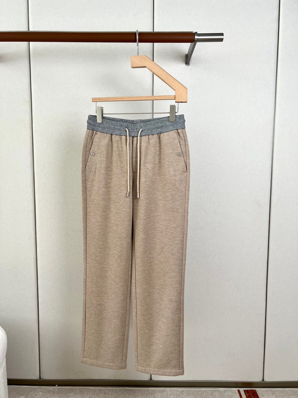 Brunello Cucinelli-BC、2026秋冬新品男士羊毛混纺休闲裤。 一条能兼顾体面和舒服的裤子，终于来了！