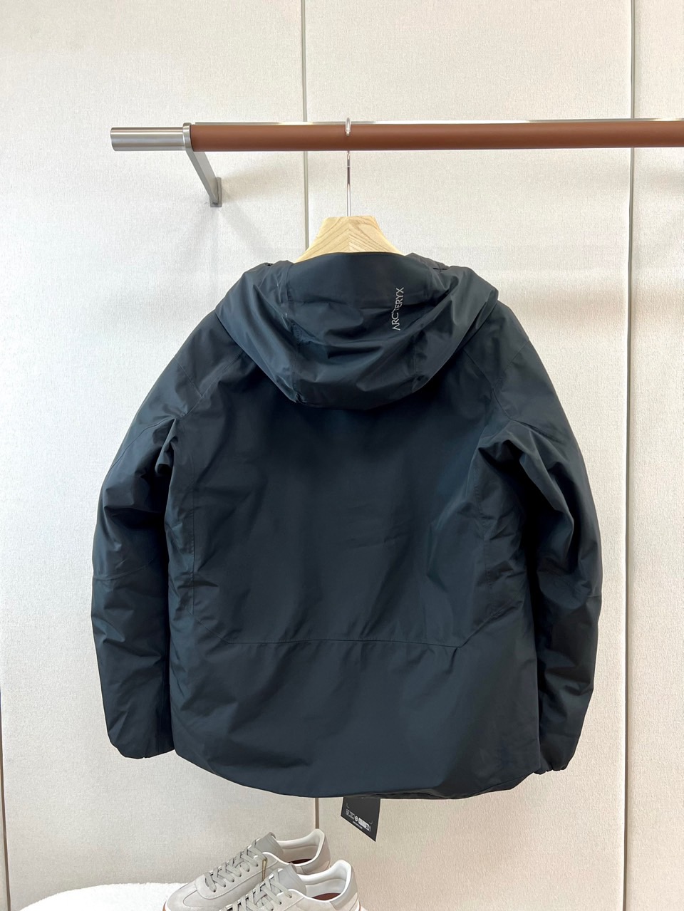 Arcteryx 始祖鸟、2026秋冬新品软壳连帽外套。 终于拿到这件硬核装备，质感绝了！ 硬核户外风结合都市极简美学。