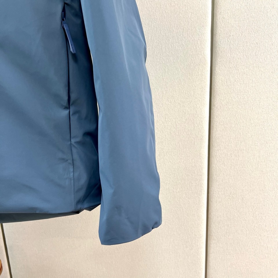 Arcteryx 始祖鸟、2026秋冬新品软壳连帽外套。 终于拿到这件硬核装备，质感绝了！ 硬核户外风结合都市极简美学。