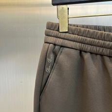 Loro Piana诺悠翩雅、2026秋冬新品男士垂感休闲卫裤。 一条兼顾体面和舒服的裤子,通勤日常都能打! 利落直筒版 Loro Piana诺悠翩雅、2026秋冬新品男士垂感休闲卫裤。 一条兼顾体面和舒服的裤子,通勤日常都能打! 利落直筒版