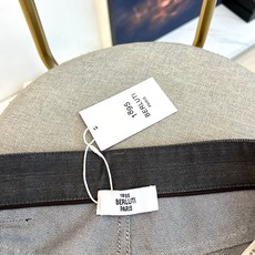 BERLUTI 布鲁提、2026秋冬新品轻奢直筒牛仔裤。 这条版型真的太正了!高级感拉满。 极简烟灰调,直筒微锥剪裁,不 BERLUTI 布鲁提、2026秋冬新品轻奢直筒牛仔裤。 这条版型真的太正了!高级感拉满。 极简烟灰调,直筒微锥剪裁,不