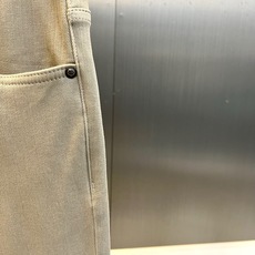 Loro Piana诺悠翩雅、2026秋冬新品立体修身牛仔裤。 兄弟们,这条神裤终于到货了! 主打轻熟商务休闲风,专为亚 Loro Piana诺悠翩雅、2026秋冬新品立体修身牛仔裤。 兄弟们,这条神裤终于到货了! 主打轻熟商务休闲风,专为亚
