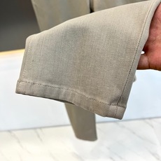 Loro Piana诺悠翩雅、2026秋冬新品立体修身牛仔裤。 兄弟们,这条神裤终于到货了! 主打轻熟商务休闲风,专为亚 Loro Piana诺悠翩雅、2026秋冬新品立体修身牛仔裤。 兄弟们,这条神裤终于到货了! 主打轻熟商务休闲风,专为亚