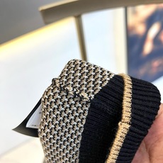 Loro Piana诺悠翩雅、2026秋冬新品意式网眼针织Polo衫。 换季摆脱臃肿感,这件就是型男的体面答案! 轻熟通 Loro Piana诺悠翩雅、2026秋冬新品意式网眼针织Polo衫。 换季摆脱臃肿感,这件就是型男的体面答案! 轻熟通