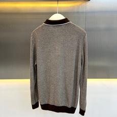 Loro Piana诺悠翩雅、2026秋冬新品意式网眼针织Polo衫。 换季摆脱臃肿感,这件就是型男的体面答案! 轻熟通 Loro Piana诺悠翩雅、2026秋冬新品意式网眼针织Polo衫。 换季摆脱臃肿感,这件就是型男的体面答案! 轻熟通
