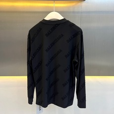 Ba巴黎世家、26秋冬新品订制提花长袖路针织内搭T恤。 一眼相中的顶级满印暗纹长恤!这高级感真的绝了!纯正的高街潮牌风, Ba巴黎世家、26秋冬新品订制提花长袖路针织内搭T恤。 一眼相中的顶级满印暗纹长恤!这高级感真的绝了!纯正的高街潮牌风,
