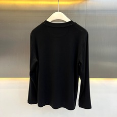 Brunello Cucinelli-BC、2026秋冬新品天丝羊毛打底衫。 这件打底衫真的绝了!秋冬衣柜里就差这一件能 Brunello Cucinelli-BC、2026秋冬新品天丝羊毛打底衫。 这件打底衫真的绝了!秋冬衣柜里就差这一件能
