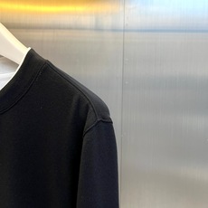 Brunello Cucinelli-BC、2026秋冬新品天丝羊毛打底衫。 这件打底衫真的绝了!秋冬衣柜里就差这一件能 Brunello Cucinelli-BC、2026秋冬新品天丝羊毛打底衫。 这件打底衫真的绝了!秋冬衣柜里就差这一件能