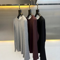 Brunello Cucinelli-BC、2026秋冬新品天丝羊毛打底衫。 这件打底衫真的绝了!秋冬衣柜里就差这一件能 Brunello Cucinelli-BC、2026秋冬新品天丝羊毛打底衫。 这件打底衫真的绝了!秋冬衣柜里就差这一件能