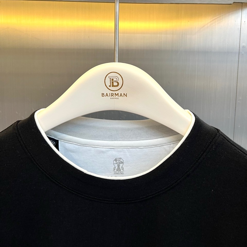 Brunello Cucinelli-BC、2026秋冬新品天丝羊毛打底衫。 这件打底衫真的绝了!秋冬衣柜里就差这一件能 Brunello Cucinelli-BC、2026秋冬新品天丝羊毛打底衫。 这件打底衫真的绝了!秋冬衣柜里就差这一件能