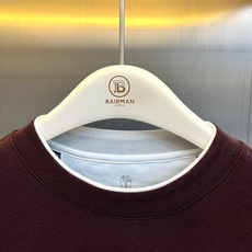Brunello Cucinelli-BC、2026秋冬新品天丝羊毛打底衫。 这件打底衫真的绝了!秋冬衣柜里就差这一件能 Brunello Cucinelli-BC、2026秋冬新品天丝羊毛打底衫。 这件打底衫真的绝了!秋冬衣柜里就差这一件能