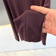 Brunello Cucinelli-BC、2026秋冬新品天丝羊毛打底衫。 这件打底衫真的绝了!秋冬衣柜里就差这一件能 Brunello Cucinelli-BC、2026秋冬新品天丝羊毛打底衫。 这件打底衫真的绝了!秋冬衣柜里就差这一件能