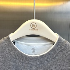 Brunello Cucinelli-BC、2026秋冬新品天丝羊毛打底衫。 这件打底衫真的绝了!秋冬衣柜里就差这一件能 Brunello Cucinelli-BC、2026秋冬新品天丝羊毛打底衫。 这件打底衫真的绝了!秋冬衣柜里就差这一件能