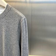 Brunello Cucinelli-BC、2026秋冬新品天丝羊毛打底衫。 这件打底衫真的绝了!秋冬衣柜里就差这一件能 Brunello Cucinelli-BC、2026秋冬新品天丝羊毛打底衫。 这件打底衫真的绝了!秋冬衣柜里就差这一件能
