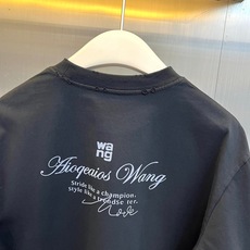 Alexander Wang亚历山大、2026秋冬新品王哥同款圆领长袖T恤。 男士衣橱必备的基础款天花板! 极简高街风, Alexander Wang亚历山大、2026秋冬新品王哥同款圆领长袖T恤。 男士衣橱必备的基础款天花板! 极简高街风,