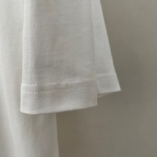 Ami、2026秋冬新品经典红心刺绣重磅短袖T恤。 一件百搭T恤,承包你大半日常穿搭。 简约轻商务休闲风,利落宽松版型, Ami、2026秋冬新品经典红心刺绣重磅短袖T恤。 一件百搭T恤,承包你大半日常穿搭。 简约轻商务休闲风,利落宽松版型,