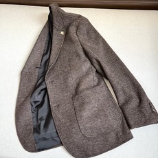 Bur巴宝莉、2026秋冬新品羊毛尼西装西服。 秋冬质感直接拉满,这件真的藏不住了! 意式轻商务调性,70%绵羊毛混纺, Bur巴宝莉、2026秋冬新品羊毛尼西装西服。 秋冬质感直接拉满,这件真的藏不住了! 意式轻商务调性,70%绵羊毛混纺,