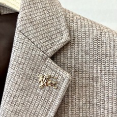 Bur巴宝莉、2026秋冬新品羊毛尼西装西服。 秋冬质感直接拉满,这件真的藏不住了! 意式轻商务调性,70%绵羊毛混纺, Bur巴宝莉、2026秋冬新品羊毛尼西装西服。 秋冬质感直接拉满,这件真的藏不住了! 意式轻商务调性,70%绵羊毛混纺,