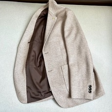 Bur巴宝莉、2026秋冬新品羊毛尼西装西服。 秋冬质感直接拉满,这件真的藏不住了! 意式轻商务调性,70%绵羊毛混纺, Bur巴宝莉、2026秋冬新品羊毛尼西装西服。 秋冬质感直接拉满,这件真的藏不住了! 意式轻商务调性,70%绵羊毛混纺,
