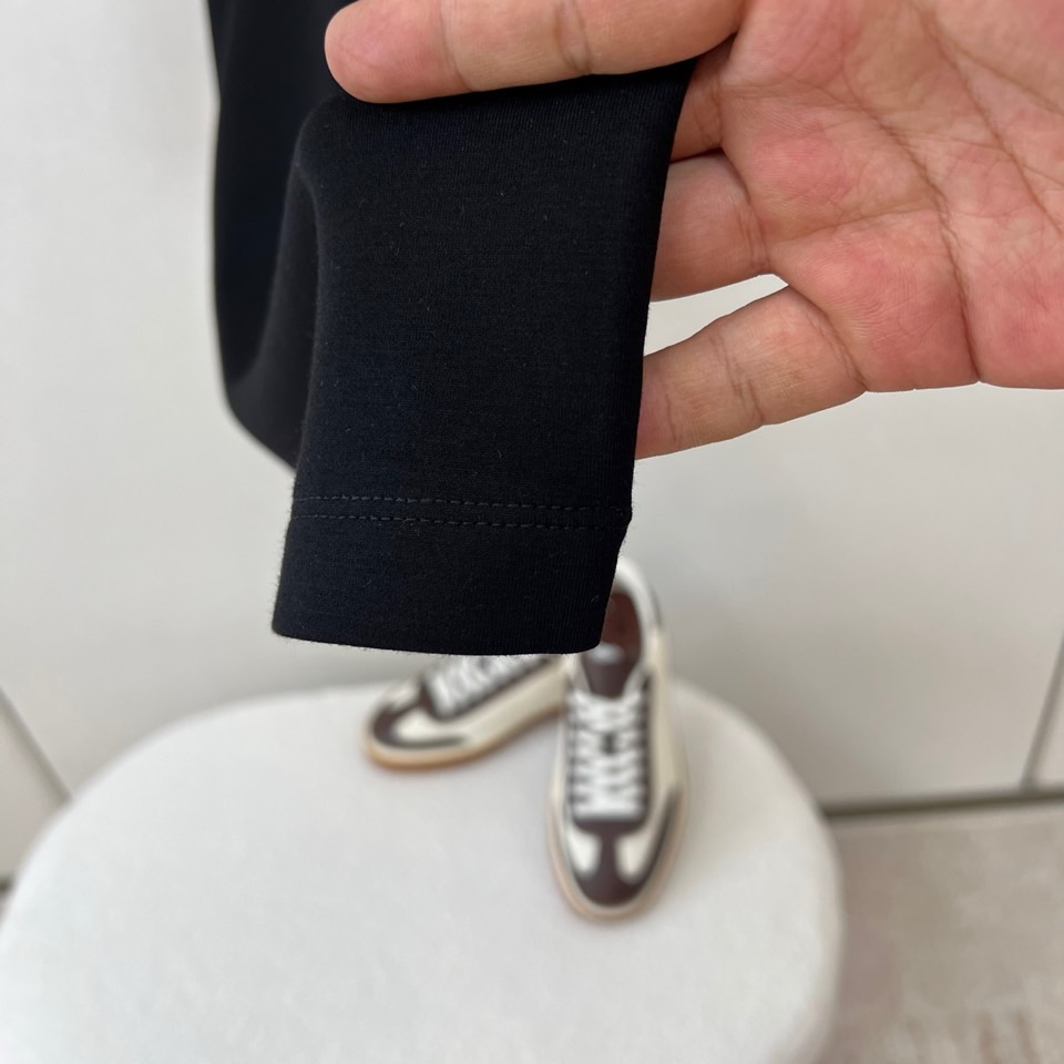 Brunello Cucinelli-BC、2026秋冬新品棉羊毛混纺中袖打底衫内搭。 早秋质感升级，一件顶十件！ 极简