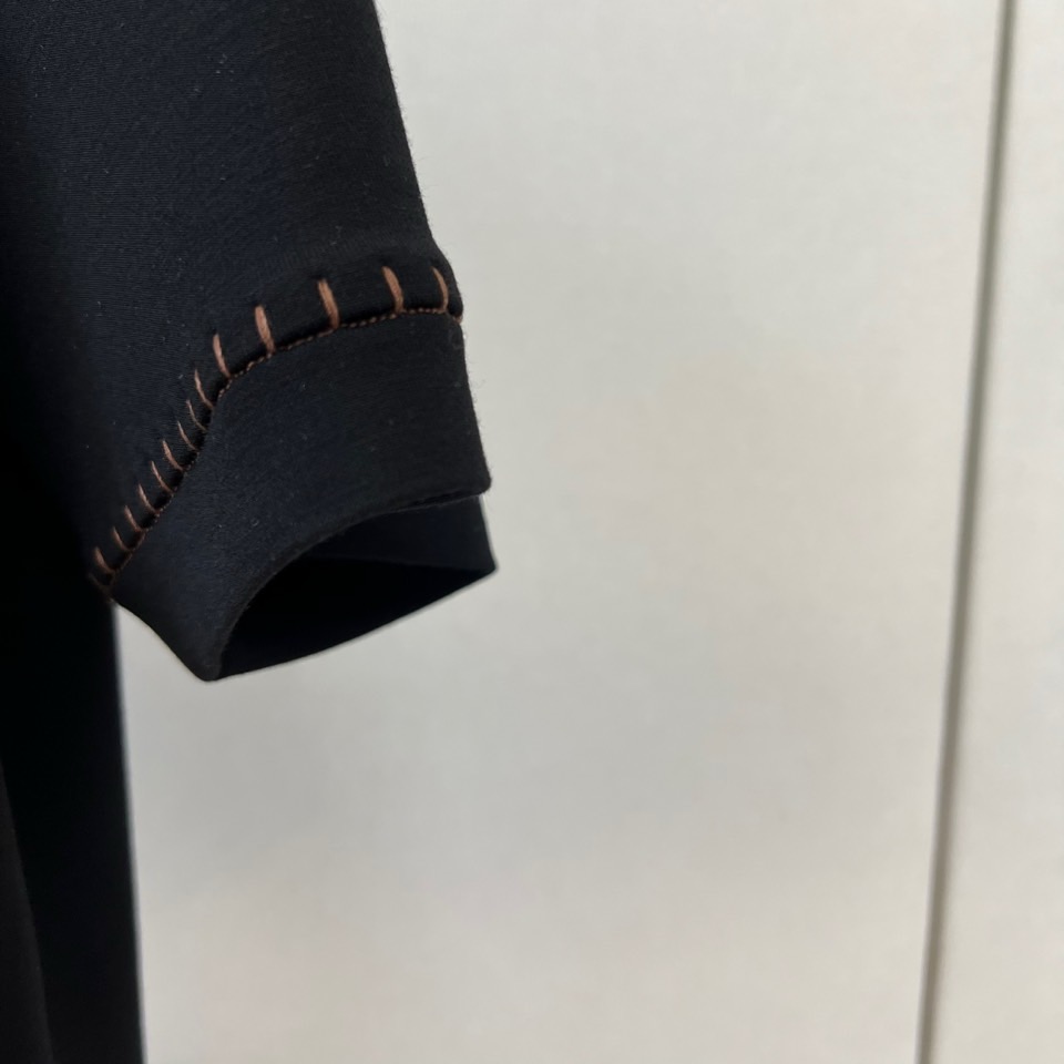 Brunello Cucinelli-BC、2026秋冬新品棉羊毛混纺中袖打底衫内搭。 早秋质感升级，一件顶十件！ 极简