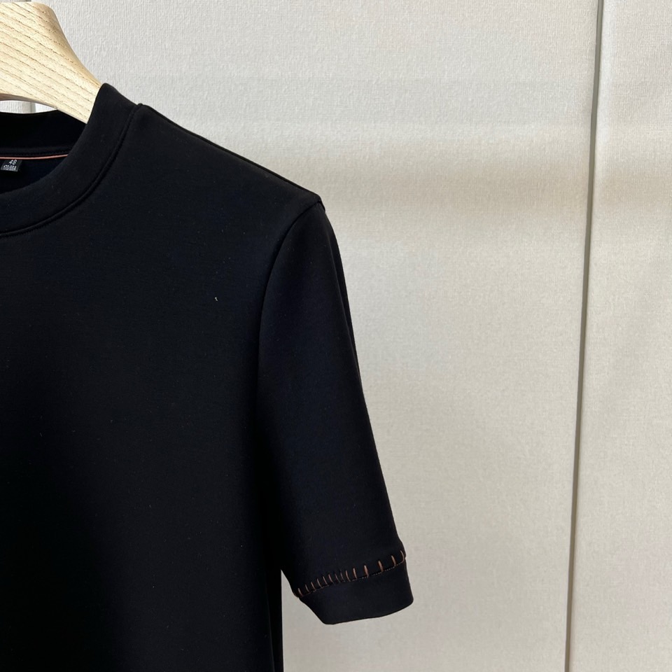 Brunello Cucinelli-BC、2026秋冬新品棉羊毛混纺中袖打底衫内搭。 早秋质感升级，一件顶十件！ 极简