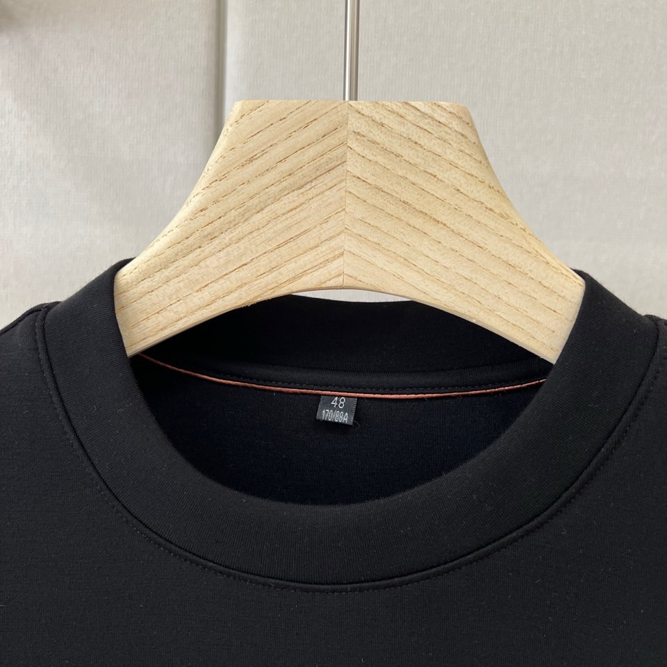 Brunello Cucinelli-BC、2026秋冬新品棉羊毛混纺中袖打底衫内搭。 早秋质感升级，一件顶十件！ 极简