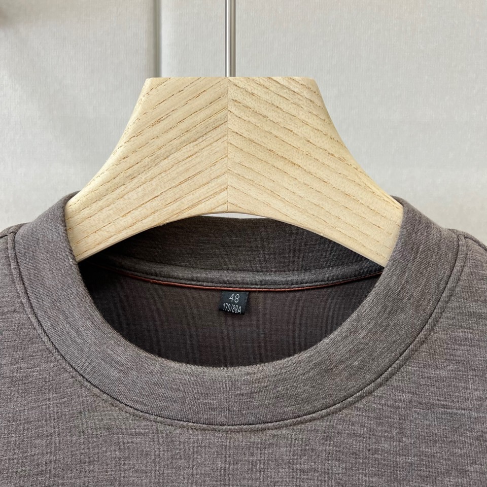 Brunello Cucinelli-BC、2026秋冬新品棉羊毛混纺中袖打底衫内搭。 早秋质感升级,一件顶十件! 极简 Brunello Cucinelli-BC、2026秋冬新品棉羊毛混纺中袖打底衫内搭。 早秋质感升级,一件顶十件! 极简
