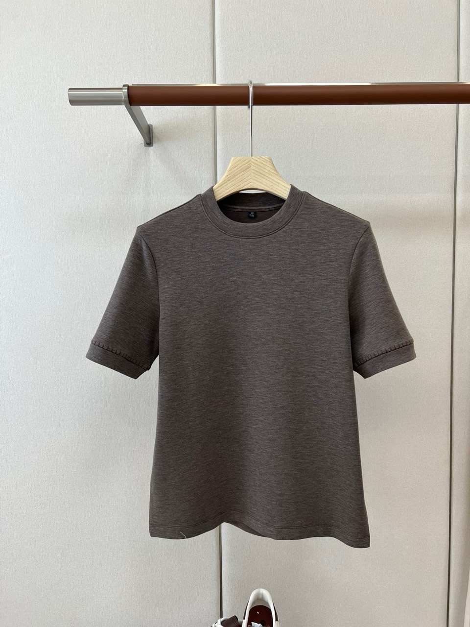 Brunello Cucinelli-BC、2026秋冬新品棉羊毛混纺中袖打底衫内搭。 早秋质感升级，一件顶十件！ 极简