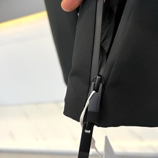 Mon蒙口【鹅绒】、连帽羽绒服夹克外套 连帽设计兼顾防风与随性。微阔剪裁优化头肩比,显肩宽且藏肉于无形。内搭高领或衬衫, Mon蒙口【鹅绒】、连帽羽绒服夹克外套 连帽设计兼顾防风与随性。微阔剪裁优化头肩比,显肩宽且藏肉于无形。内搭高领或衬衫,