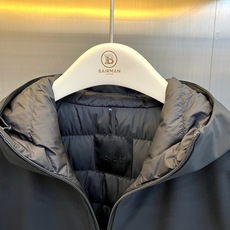 Mon蒙口【鹅绒】、连帽羽绒服夹克外套 连帽设计兼顾防风与随性。微阔剪裁优化头肩比,显肩宽且藏肉于无形。内搭高领或衬衫, Mon蒙口【鹅绒】、连帽羽绒服夹克外套 连帽设计兼顾防风与随性。微阔剪裁优化头肩比,显肩宽且藏肉于无形。内搭高领或衬衫,
