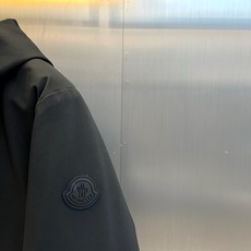 Mon蒙口【鹅绒】、连帽羽绒服夹克外套 连帽设计兼顾防风与随性。微阔剪裁优化头肩比,显肩宽且藏肉于无形。内搭高领或衬衫, Mon蒙口【鹅绒】、连帽羽绒服夹克外套 连帽设计兼顾防风与随性。微阔剪裁优化头肩比,显肩宽且藏肉于无形。内搭高领或衬衫,