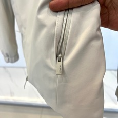 Mon蒙口【鹅绒】、连帽羽绒服夹克外套 连帽设计兼顾防风与随性。微阔剪裁优化头肩比,显肩宽且藏肉于无形。内搭高领或衬衫, Mon蒙口【鹅绒】、连帽羽绒服夹克外套 连帽设计兼顾防风与随性。微阔剪裁优化头肩比,显肩宽且藏肉于无形。内搭高领或衬衫,