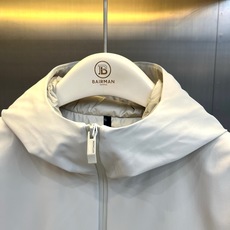 Mon蒙口【鹅绒】、连帽羽绒服夹克外套 连帽设计兼顾防风与随性。微阔剪裁优化头肩比,显肩宽且藏肉于无形。内搭高领或衬衫, Mon蒙口【鹅绒】、连帽羽绒服夹克外套 连帽设计兼顾防风与随性。微阔剪裁优化头肩比,显肩宽且藏肉于无形。内搭高领或衬衫,