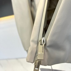 Mon蒙口【鹅绒】、连帽羽绒服夹克外套 连帽设计兼顾防风与随性。微阔剪裁优化头肩比,显肩宽且藏肉于无形。内搭高领或衬衫, Mon蒙口【鹅绒】、连帽羽绒服夹克外套 连帽设计兼顾防风与随性。微阔剪裁优化头肩比,显肩宽且藏肉于无形。内搭高领或衬衫,