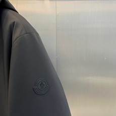 Mon蒙口【鹅绒】、2026秋冬新品连帽羽绒服。 降温天最怕臃肿,这件直接解决所有痛点! 短款版型配合微阔剪裁,上身巨显 Mon蒙口【鹅绒】、2026秋冬新品连帽羽绒服。 降温天最怕臃肿,这件直接解决所有痛点! 短款版型配合微阔剪裁,上身巨显