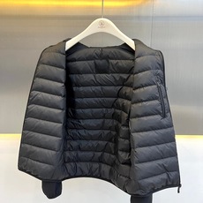 Mon蒙口【鹅绒】、2026秋冬新品连帽羽绒服。 降温天最怕臃肿,这件直接解决所有痛点! 短款版型配合微阔剪裁,上身巨显 Mon蒙口【鹅绒】、2026秋冬新品连帽羽绒服。 降温天最怕臃肿,这件直接解决所有痛点! 短款版型配合微阔剪裁,上身巨显