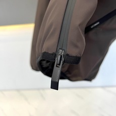 Mon蒙口【鹅绒】、2026秋冬新品连帽羽绒服。 降温天最怕臃肿,这件直接解决所有痛点! 短款版型配合微阔剪裁,上身巨显 Mon蒙口【鹅绒】、2026秋冬新品连帽羽绒服。 降温天最怕臃肿,这件直接解决所有痛点! 短款版型配合微阔剪裁,上身巨显