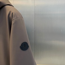 Mon蒙口【鹅绒】、2026秋冬新品连帽羽绒服。 降温天最怕臃肿,这件直接解决所有痛点! 短款版型配合微阔剪裁,上身巨显 Mon蒙口【鹅绒】、2026秋冬新品连帽羽绒服。 降温天最怕臃肿,这件直接解决所有痛点! 短款版型配合微阔剪裁,上身巨显