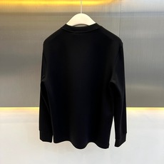 Fend芬迪、2026秋冬新品经典口袋长袖卫衣、 早秋质感穿搭,这件直接封神! 极简配色自带高级松弛感,对身材包容度极高 Fend芬迪、2026秋冬新品经典口袋长袖卫衣、 早秋质感穿搭,这件直接封神! 极简配色自带高级松弛感,对身材包容度极高