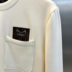 Fend芬迪、2026秋冬新品经典口袋长袖卫衣、 早秋质感穿搭,这件直接封神! 极简配色自带高级松弛感,对身材包容度极高 Fend芬迪、2026秋冬新品经典口袋长袖卫衣、 早秋质感穿搭,这件直接封神! 极简配色自带高级松弛感,对身材包容度极高