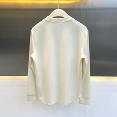 Fend芬迪、2026秋冬新品经典口袋长袖卫衣、 早秋质感穿搭,这件直接封神! 极简配色自带高级松弛感,对身材包容度极高 Fend芬迪、2026秋冬新品经典口袋长袖卫衣、 早秋质感穿搭,这件直接封神! 极简配色自带高级松弛感,对身材包容度极高