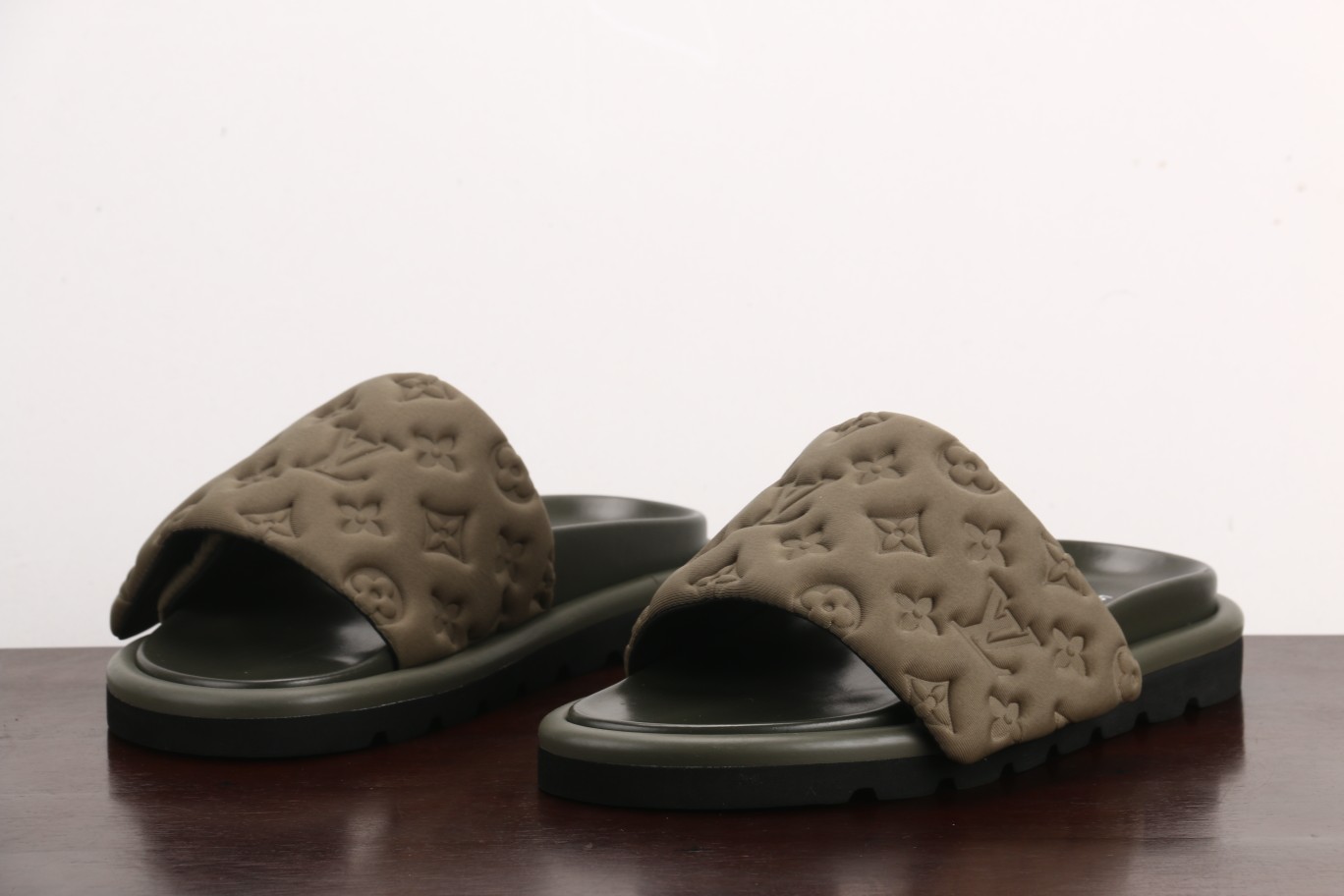 LOUIS VUITTON | Louis Vuitton 2024 Spring and Summer Latest Popular Velcro Series Couples Thick-soled Slippers